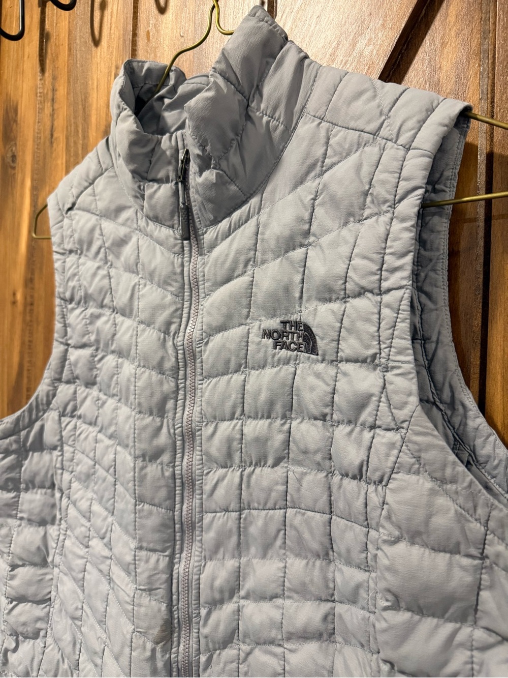 The North Face Light Gray Quilted women’s Vest